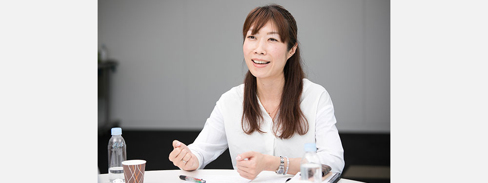 水越 亜樹 氏