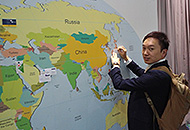 米国外からの参加者が集い、交流する場『グローバル・ビレッジ』に掲げられた世界地図。